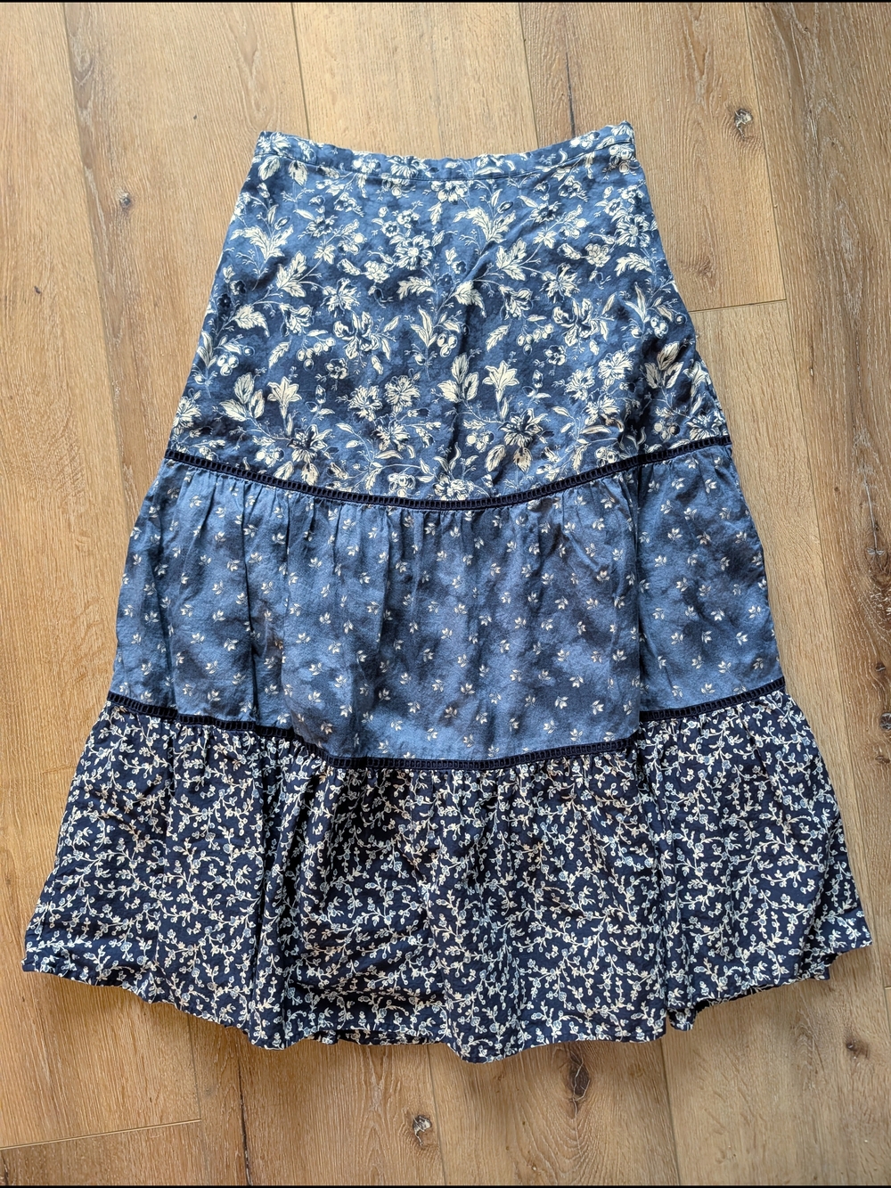 GAP Cotton Tiered Floral Prairie Skirt Size Medium - Picture 2 of 3